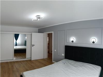 Apartament 3 camere modern, boxa si parcare! Zona Cetatii!