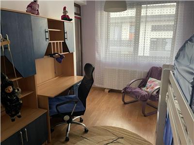 Apartament cu 4 camere in zona Sub Cetate!