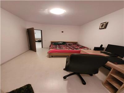 Apartament 2 camere spatios, parcare! Zona Florilor!