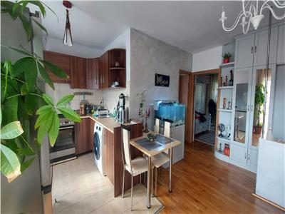 Apartament de inchiriat 2 camere, etaj intermediar si parcare zona Eroilor