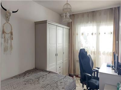 Apartament de inchiriat 2 camere, etaj intermediar si parcare zona Eroilor