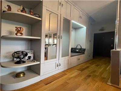 Apartament de inchiriat 2 camere, etaj intermediar si parcare zona Eroilor