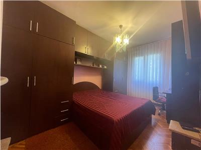 Apartament de vanzare 3 camere si garaj in Manastur!