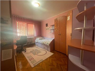 Apartament de vanzare 3 camere si garaj in Manastur!