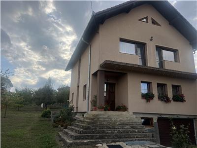 Casa  cu 1400 mp teren in Dezmir