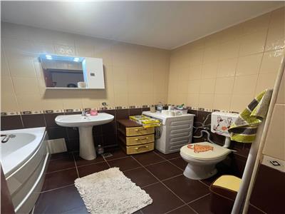 Apartament 2 camere si parcare pe str. Stejarului