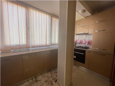 Apartament de vanzare 3 camere si paracare zona Dumitru Mocanu!