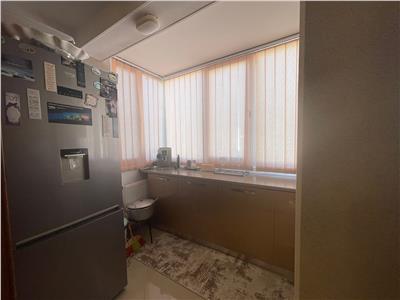 Apartament de vanzare 3 camere si paracare zona Dumitru Mocanu!