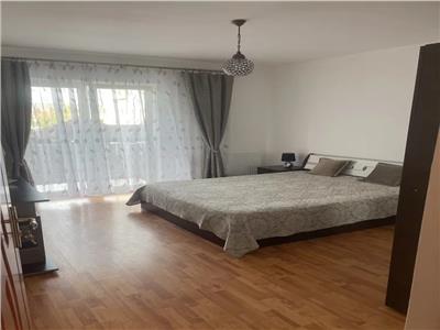 Apartament 3 camere, parcare! Zona Sub Cetate!