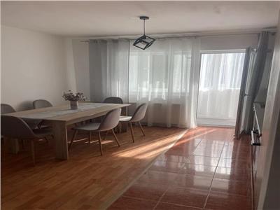 Apartament 3 camere, parcare! Zona Sub Cetate!