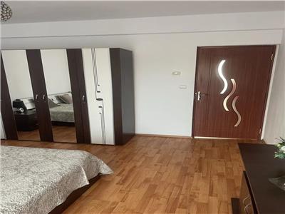 Apartament 3 camere, parcare! Zona Sub Cetate!