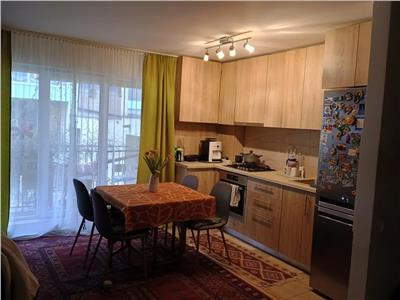 Apartament 3 camere, garaj si boxa! Zona centrala!