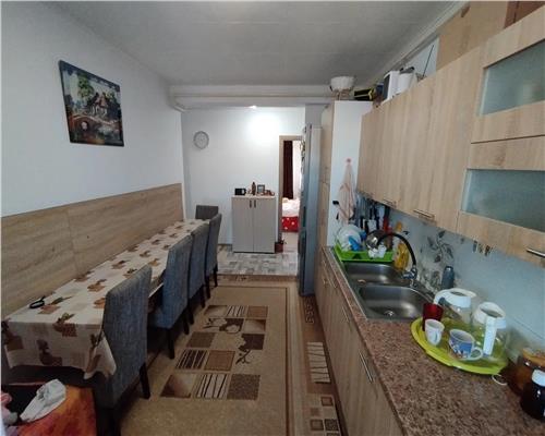 Apartament 3 camere decomandat, etaj intermediar! Zona Eroilor!