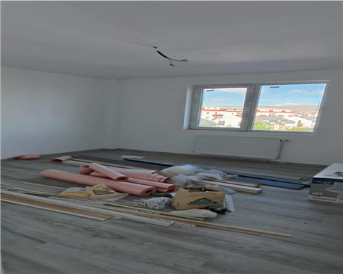 Apartament 2 camere finisat, etaj intermediar, parcare! Zona Terra!