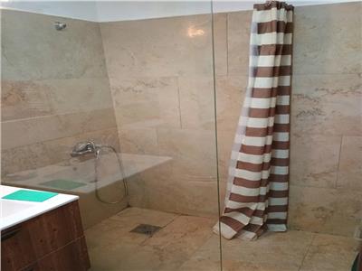 Apartament 3 camere cu parcare in zona Terra!