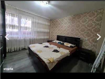 Apartament de vanzare 3 camere si parcare pe Florilor!