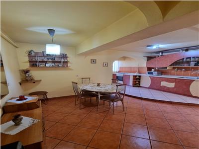 Apartament 3 camere zona Piata Marasti