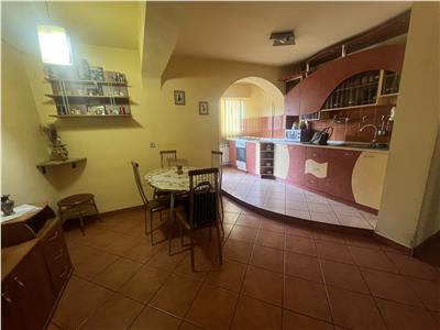 Apartament 3 camere zona Piata Marasti