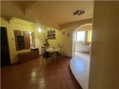 Apartament 3 camere zona Piata Marasti