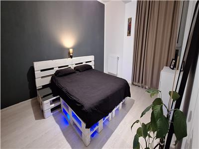 Apartament 3 camere modern, etaj intermediar si parcare! Zona Cetatii!