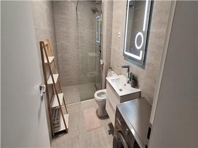 Apartament 3 camere modern, etaj intermediar si parcare! Zona Cetatii!