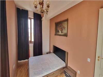 Apartament 3 camere, 2 GARAJE, etaj intermediar! Zona Sub Cetate!