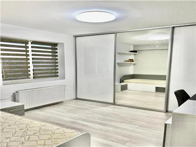 Apartament 3 camere, etaj 1, parcare! Zona Vivo!