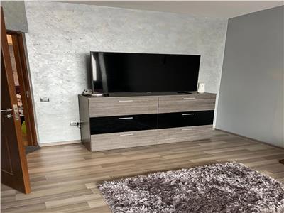 Apartament 2 camere spatios si ingrijit! Zona Florilor!