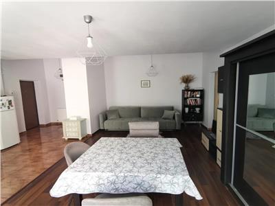 Apartament 2 camere, etaj intermediar si parcare! Zona Eroilor!