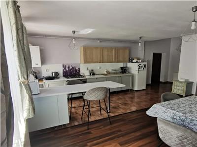 Apartament 2 camere, etaj intermediar si parcare! Zona Eroilor!