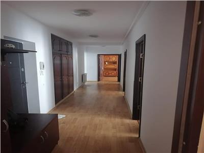 Apartament decomandat 3 camere, garaj si boxa! Zona Florilor!