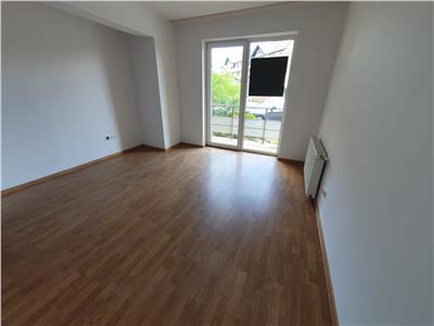 Apartament de vanzare 2 camere, 2 balcoane si parcare zona Florilor!